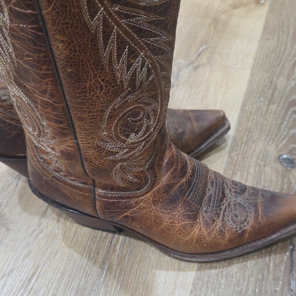 Justin Boots Distressed Brown Heeled Boots - Picture 6 of 7